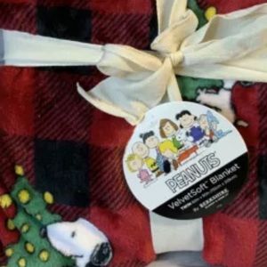 NWT Berkshire Snoopy plaid Christmas blanket,90x90